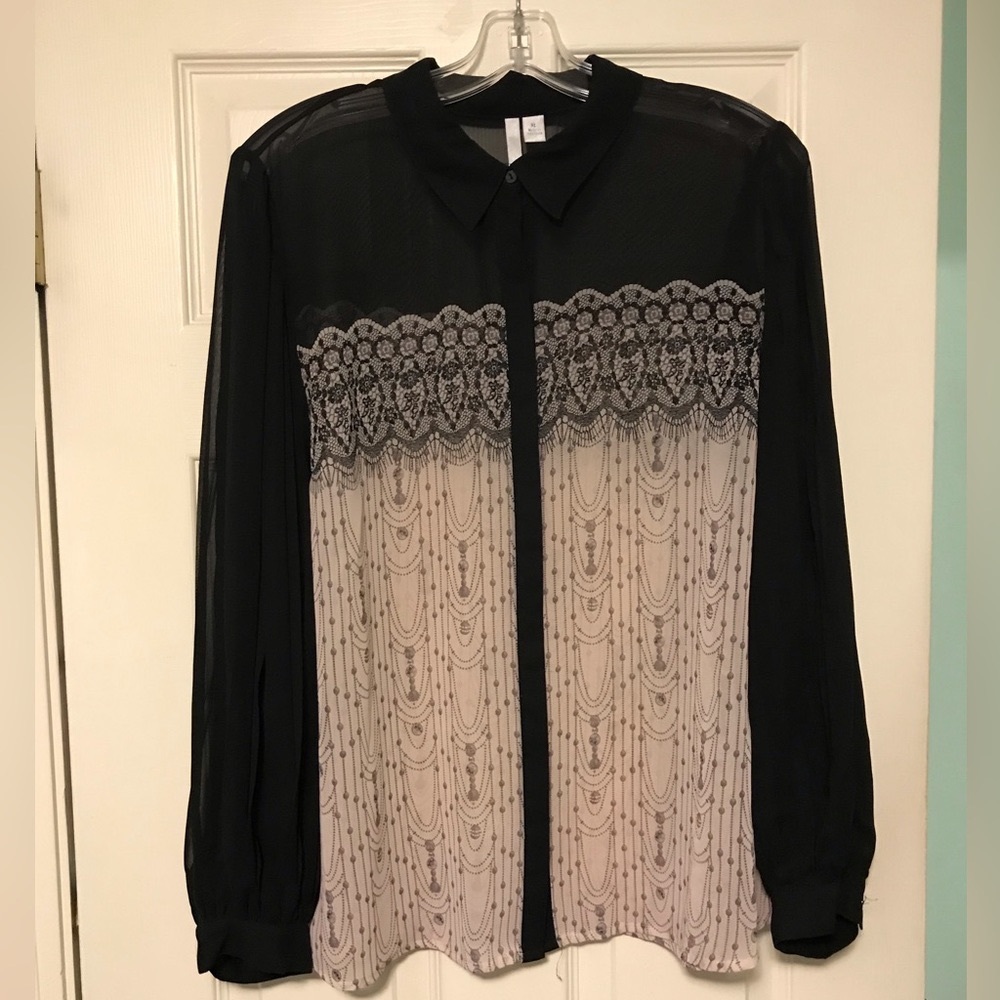 LC Lauren Conrad Black/Beige Blouse with Pleated Sleeves